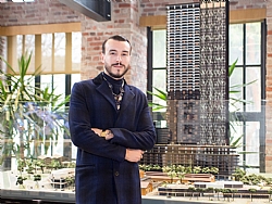 CEM ADRİAN, MAHALL BOMONTİ İZMİR'Lİ OLDU